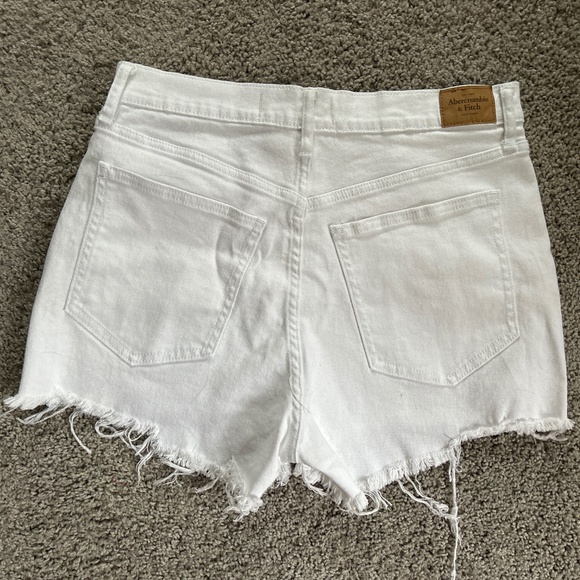 White distressed shorts high rise - Picture 2 of 3